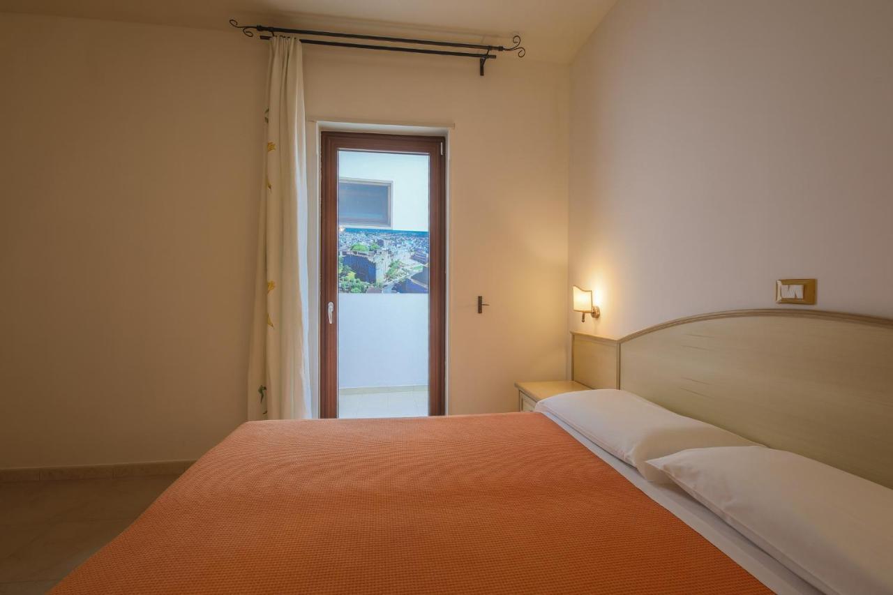 Hotel Corallo Torre Santa Sabina Eksteriør bilde