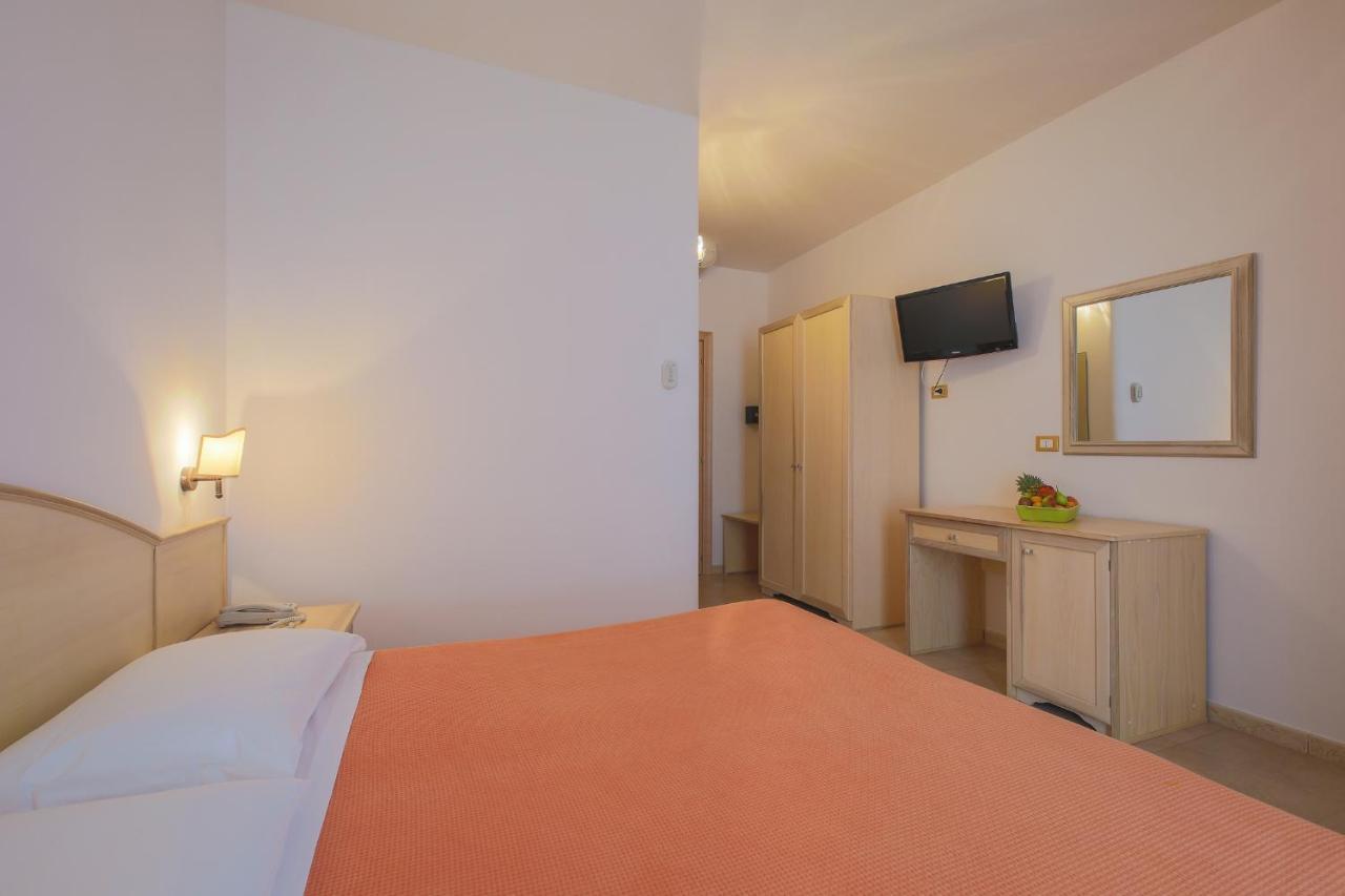 Hotel Corallo Torre Santa Sabina Eksteriør bilde